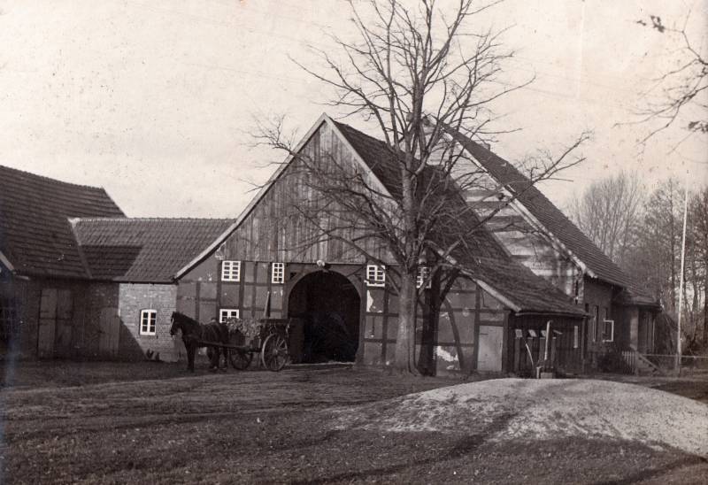 Hof Kruse um ca. 1938 mit Pferdewagen