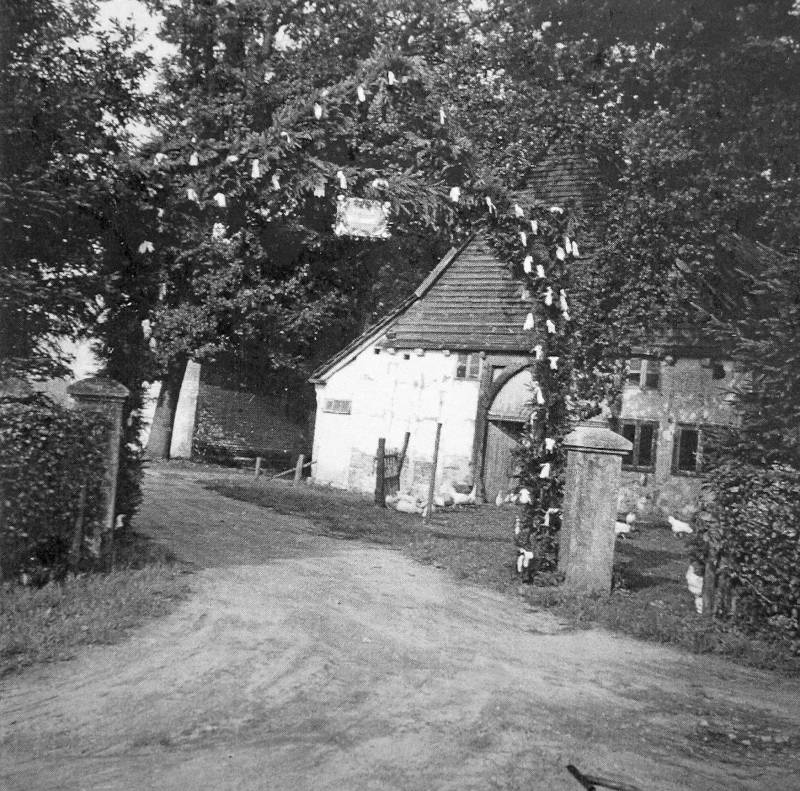 Hofstätte Rahe zur Hochzeit gekränzt